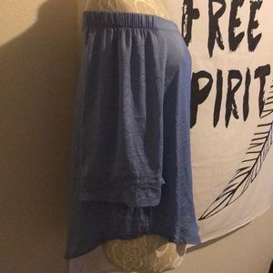 Jennifer Lopez off the shoulder top 🌼